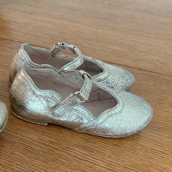Zara Baby Girls Gold T Strap Flats sz 21/ 5 - Picture 2 of 7